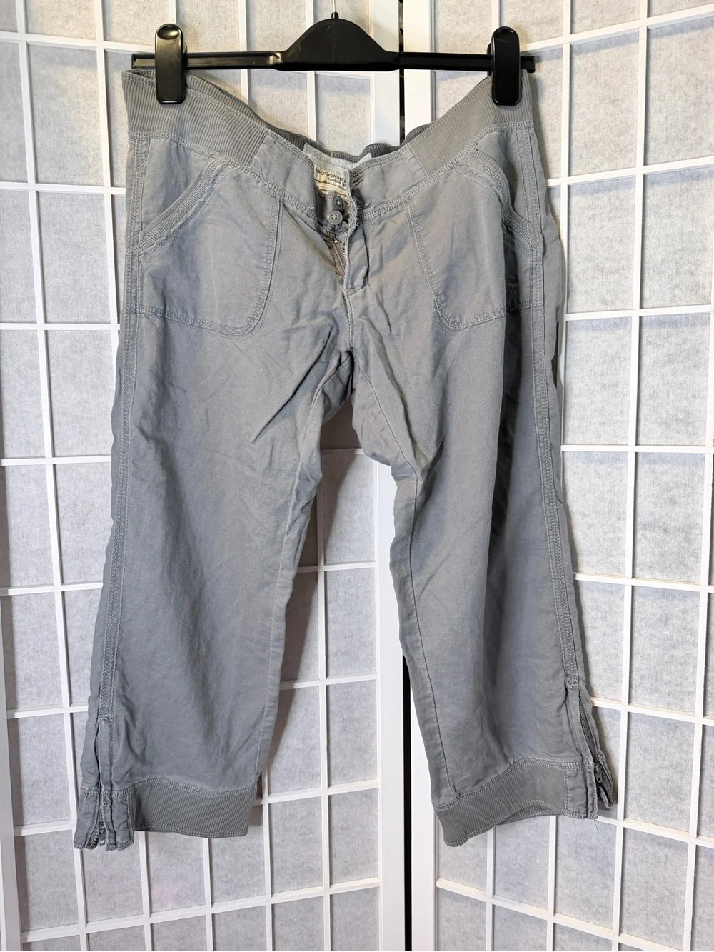 Abercrombie & Fitch Light Gray Cropped Jogger capri